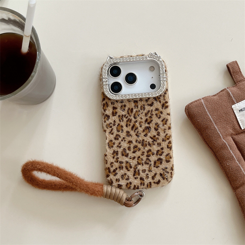 حافظة هاتف فاخرة مرصعة بالألما - مراجعة Phone Cases 13 وسعره